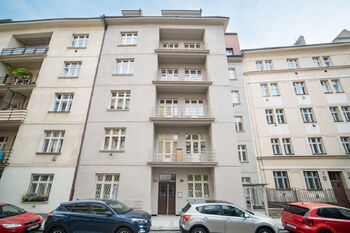 Prodej bytu 2+kk v osobním vlastnictví 44 m², Praha 10 - Vršovice