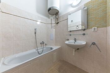 Prodej bytu 2+kk v osobním vlastnictví 44 m², Praha 10 - Vršovice
