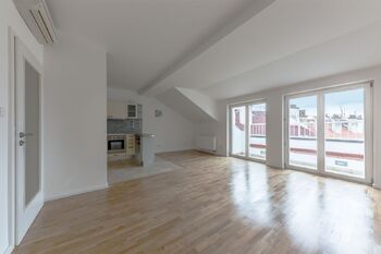 Prodej bytu 2+kk v osobním vlastnictví 70 m², Praha 10 - Vršovice