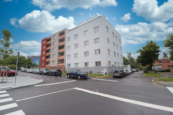 Bytový dům - Pronájem bytu 2+1 v osobním vlastnictví 46 m², Praha 4 - Michle 