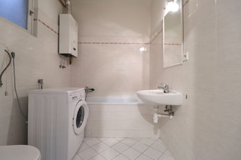 Koupelna - Pronájem bytu 2+1 v osobním vlastnictví 46 m², Praha 4 - Michle