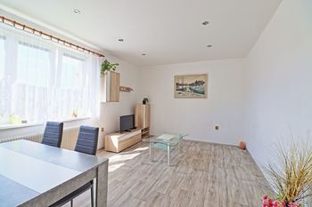 obývací pokoj - Prodej bytu 3+kk v osobním vlastnictví 71 m², Podluhy