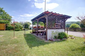 vlastní pergola - Prodej bytu 3+kk v osobním vlastnictví 71 m², Podluhy