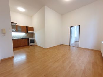 pokoj s kuchyňským koutem - Pronájem bytu 2+kk v osobním vlastnictví 37 m², Jablonec nad Nisou