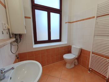 koupelna - Pronájem bytu 2+kk v osobním vlastnictví 37 m², Jablonec nad Nisou