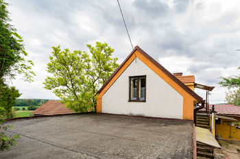 Štít domu nad garáží - Prodej domu 84 m², Nová Ves