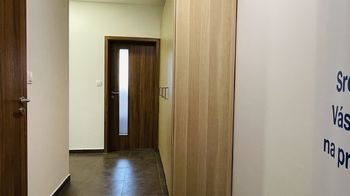 Chodba - Prodej bytu 2+kk v osobním vlastnictví 59 m², Pohořelice