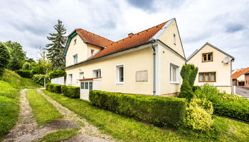 Pohled na dům a příjezd - Pronájem domu 129 m², Brozany nad Ohří