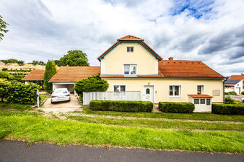 Pohled na dům a vjezd - Pronájem domu 129 m², Brozany nad Ohří 