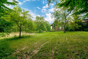 Prodej pozemku 8451 m², Krhová