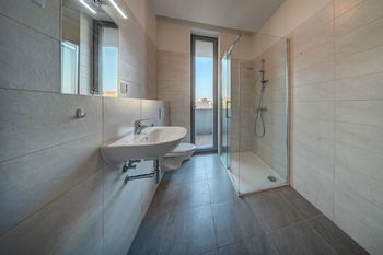 koupelna - Pronájem bytu 1+kk v osobním vlastnictví 40 m², Kolín