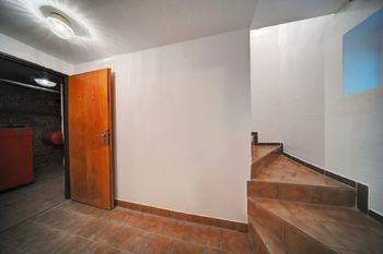 Sklep - Prodej domu 180 m², Dolany