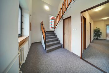 Schodiště - Prodej domu 180 m², Dolany