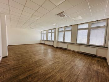 Pronájem kancelářských prostor 140 m², Rožnov pod Radhoštěm