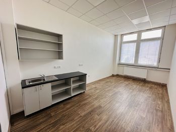 Pronájem kancelářských prostor 140 m², Rožnov pod Radhoštěm