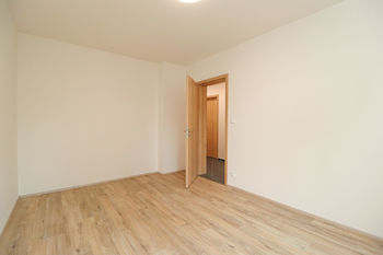 Ložnice - Pronájem bytu 2+kk v družstevním vlastnictví 55 m², Praha 9 - Vysočany