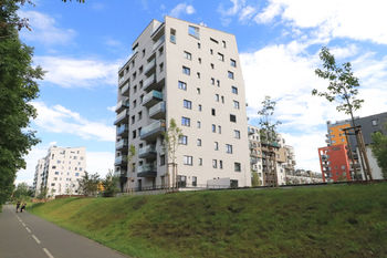 Bytový dům - Pronájem bytu 2+kk v družstevním vlastnictví 55 m², Praha 9 - Vysočany