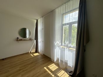 neprůchozí pokoj - Pronájem bytu 2+kk v osobním vlastnictví 46 m², Prachatice