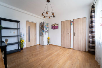 Kuchyně s prostorem na jídelní část - Prodej domu 146 m², Poděbrady