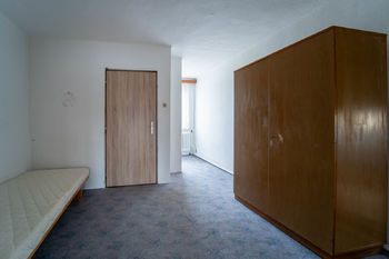 Průchozí pokoj v patře domu - Prodej domu 146 m², Poděbrady