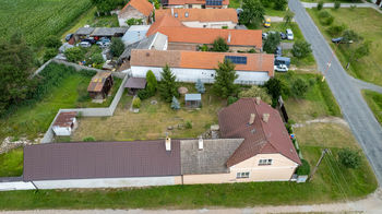 Letecký snímek nemovitosti ze západu - Prodej domu 146 m², Poděbrady 