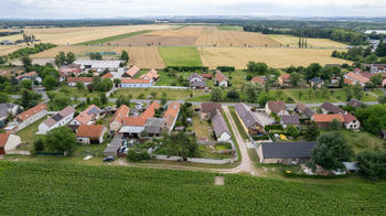 Letecký snímek domu a lokality ze severu - Prodej domu 146 m², Poděbrady