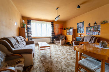 Obývací pokoj v přízemí domu - Prodej domu 146 m², Poděbrady