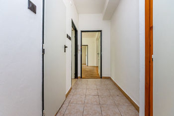 5. Chodba v bytě - Prodej bytu 3+1 v osobním vlastnictví 60 m², Chrudim