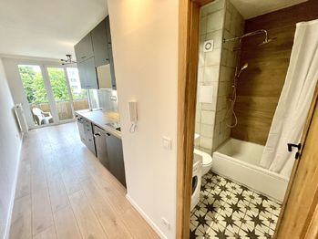Koupelna a pokoj - Pronájem bytu 1+kk v osobním vlastnictví 25 m², Strakonice
