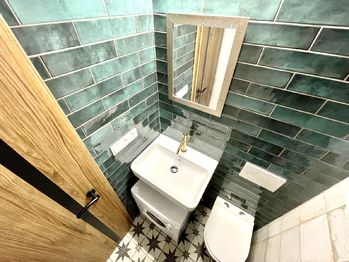 Koupelna - Pronájem bytu 1+kk v osobním vlastnictví 25 m², Strakonice
