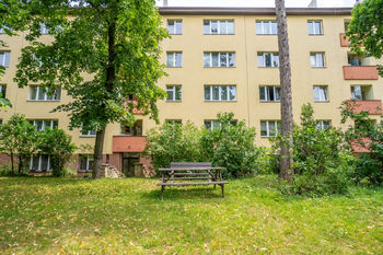 Zahrada vnitrobloku - Pronájem bytu 3+1 v osobním vlastnictví 90 m², Praha 4 - Krč