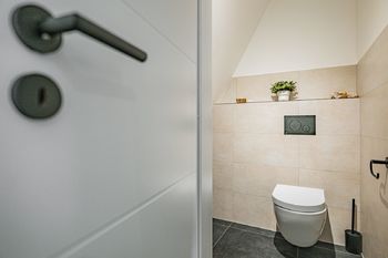 Samostatná toaleta. - Pronájem bytu 3+kk v osobním vlastnictví 126 m², Praha 4 - Krč