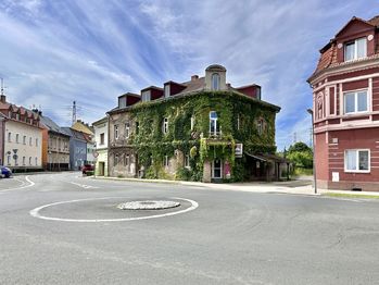 Prodej nájemního domu 450 m², Hostomice