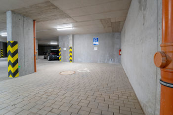Prodávané garážové parkovací místo GS 114 v 2. PP - Pronájem garážového stání 22 m², Kolín