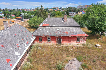 průčelí ze dvora - Prodej historického objektu 197 m², Hradec Králové