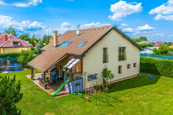 Prodej domu 283 m², Únětice