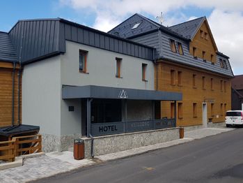  hotel - uliční pohled - Pronájem restaurace 1267 m², Loučná pod Klínovcem 