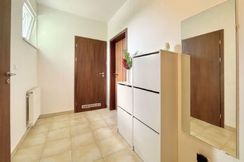 Prodej bytu 2+kk v osobním vlastnictví 44 m², Praha 10 - Horní Měcholupy