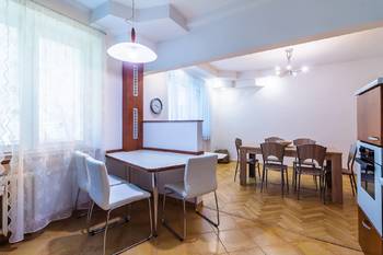 pohled z kuchyně do jídelny - Pronájem bytu 4+1 v družstevním vlastnictví 140 m², Ostrava