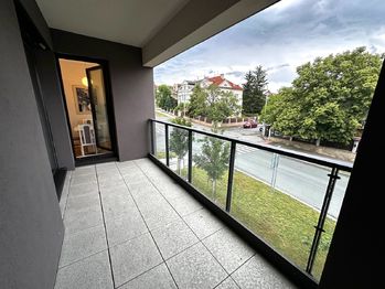 Lodžie - Prodej bytu 1+kk v osobním vlastnictví 32 m², Praha 10 - Strašnice