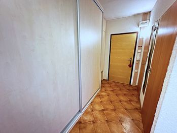 Chodba - Prodej bytu 2+kk v družstevním vlastnictví 43 m², Praha 9 - Horní Počernice