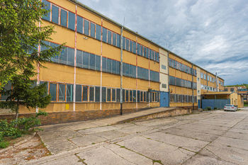 Pronájem výrobních prostor 2500 m², Králův Dvůr