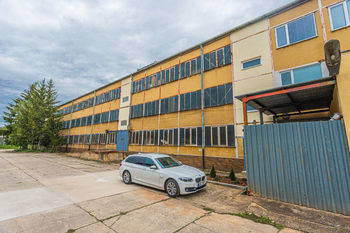 Pronájem výrobních prostor 2500 m², Králův Dvůr