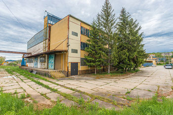 Pronájem výrobních prostor 2500 m², Králův Dvůr