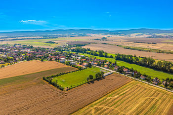 Prodej pozemku 1061 m², Neumětely