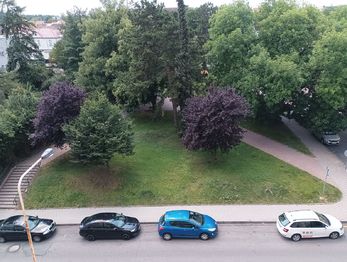 Výhled z balkonu - Pronájem bytu 3+1 v osobním vlastnictví 78 m², Kladno