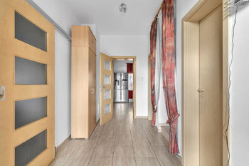 Prodej domu 236 m², Milovice