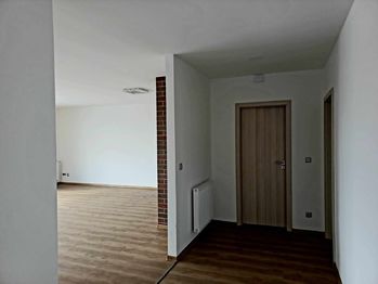 Pohled z chodby k technické místnosti. - Prodej domu 191 m², Veselíčko