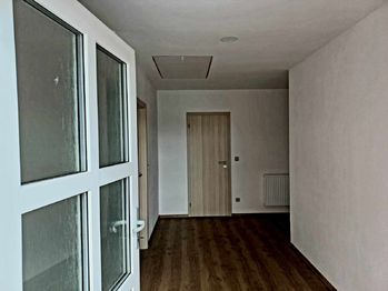 Vstup do domu. - Prodej domu 191 m², Veselíčko