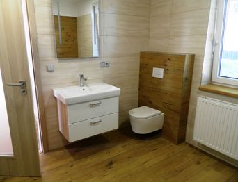 Wc v koupelně. - Prodej domu 191 m², Veselíčko